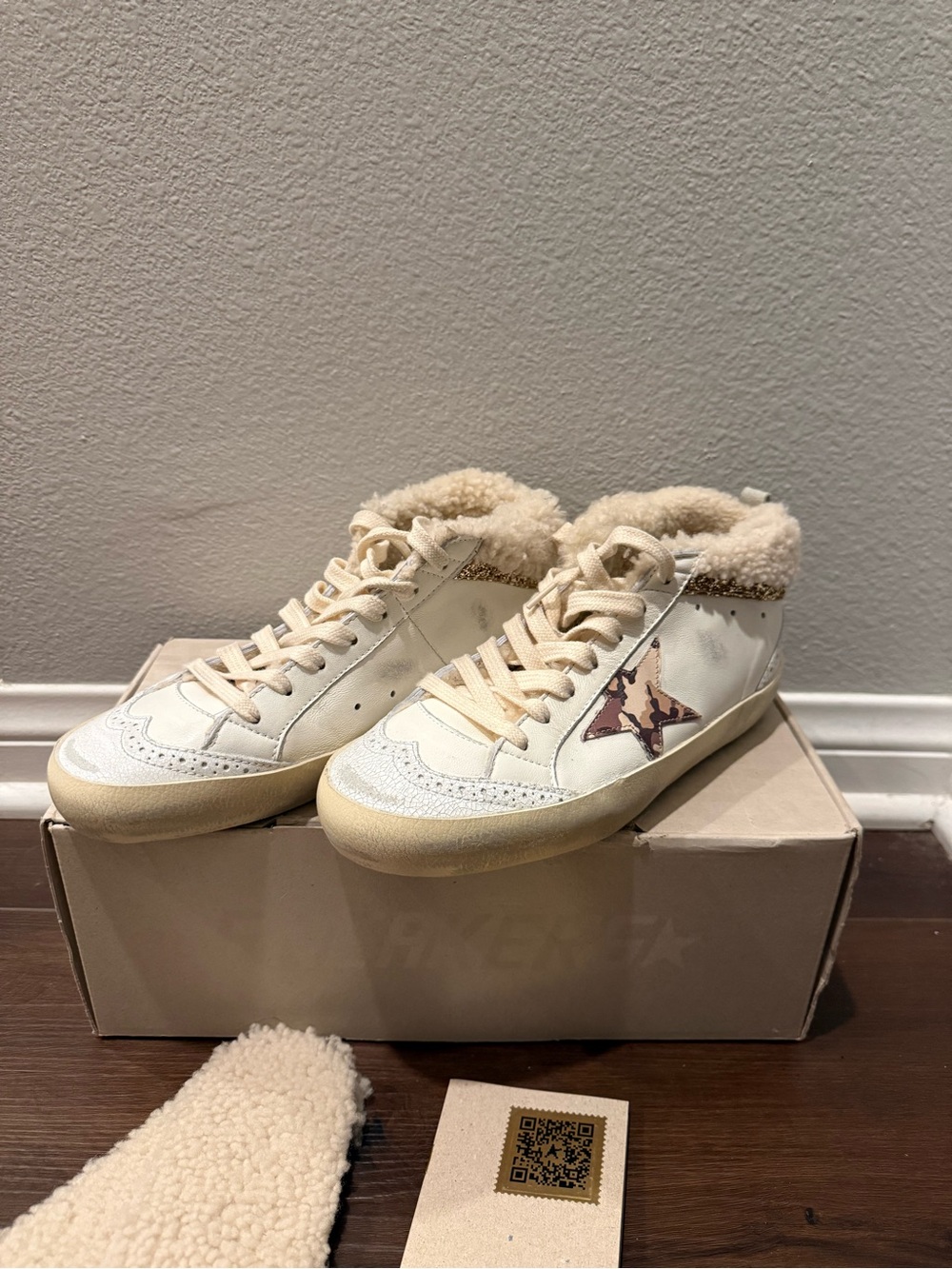 LIMITED EDITION AUTHENTIC Golden Goose Shearling Lined Sneakers Size 37